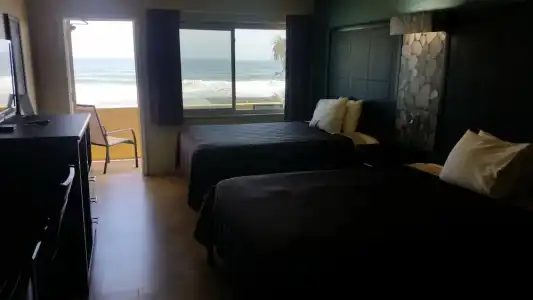 Driftwood Beach Motel - 4