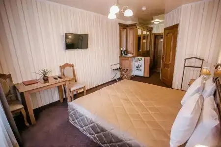 Aristocrat - 13