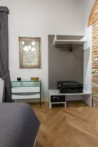 Kairos by Florence Art Apartments - 32
