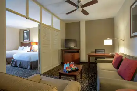 DoubleTree Suites by Hilton Lexington - 4