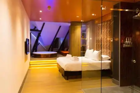 Manzo's Suites - 70