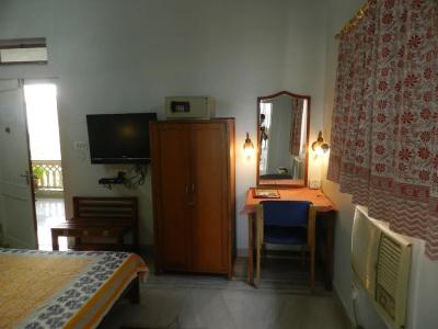 Tara Niwas - 60