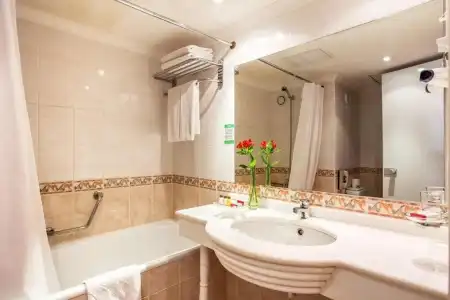 Ramada by Wyndham Sofia City Center - 45