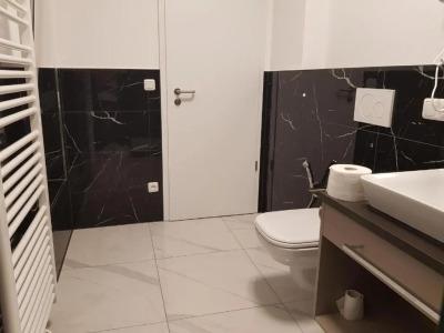 Emiliana am Bahnhof - 6