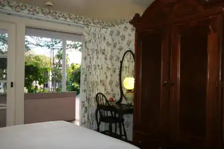 Martine Inn - 64