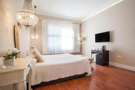 Hi Valencia Boutique - 49