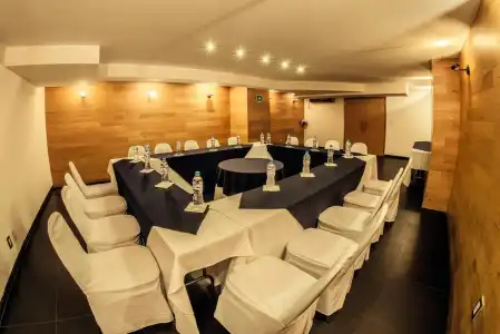 El Ejecutivo by Reforma Avenue - 16