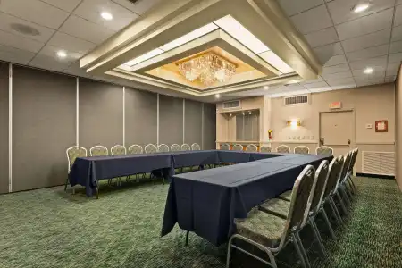 Airport Honolulu, Trademark Collection by Wyndham - 16