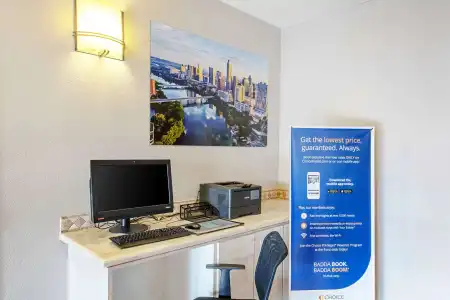 Quality Suites Austin South St. Elmo District - 3