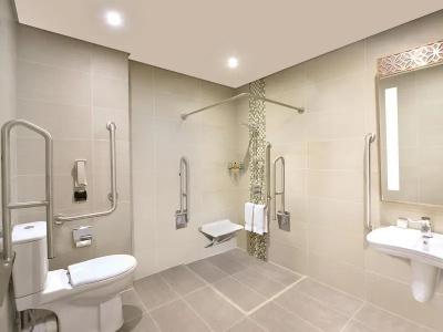 Hilton Garden Inn Dubai Al Muraqabat - Deira - 37