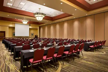 Embassy Suites Lincoln - 22