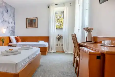 Newly Renovated Kastil - 44
