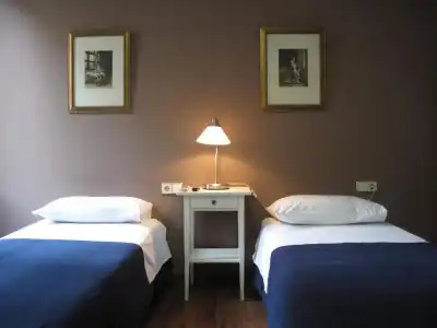 Hostal LK - 32