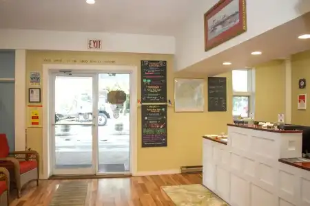 Bar Harbor Motel - 7