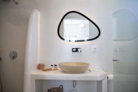 Caldera Cliff Illusion Suites - 8
