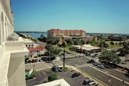 Hampton Inn & Suites Bradenton Downtown Historic District - 12