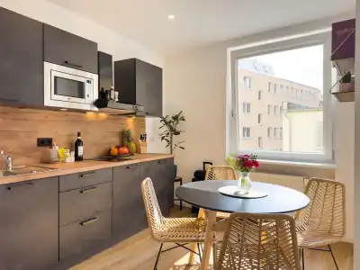 Melter & Apartments - a Neighborhood - 84