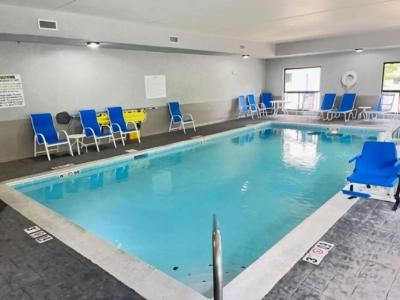 Hampton Inn & Suites Louisville East - 36