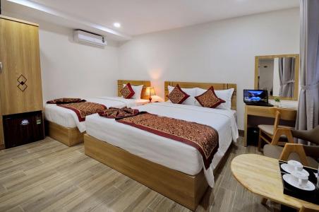 May Ngu Sac - Iridescent Clouds - 3