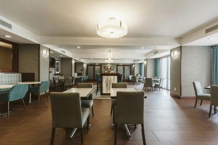 Hampton Inn Bismarck - 39