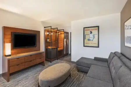 Four Points by Sheraton Los Angeles Westside - 47
