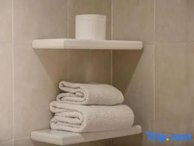 Redcon Suites - 301