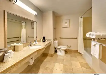 Hampton Inn & Suites Reno - 6