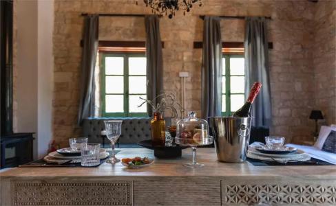 Oinou Strata - Adults Only - 11