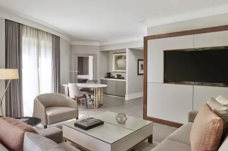 Crescent Court - 4