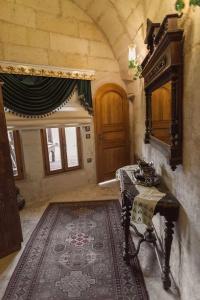 Solo Cave Suites - 208