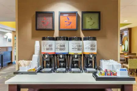 Hampton Inn Sioux Falls - 43