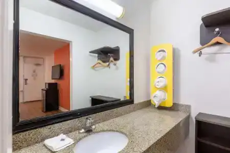 Motel 6 Houston, TX - East - 46