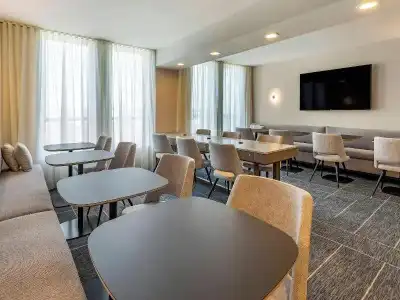 Sheraton Suites Old Town Alexandria - 99