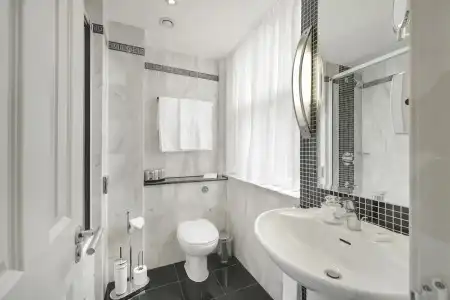 Gem Langham Court - 9