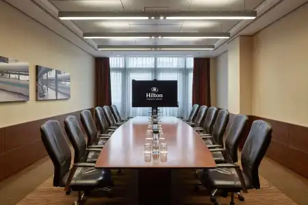 Hilton Frankfurt Airport - 13