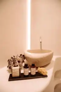 White Pebble Suites - 8