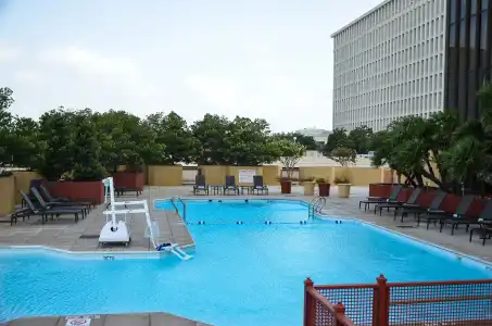DoubleTree by Hilton Houston - Greenway Plaza - 16