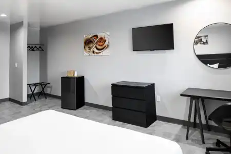 Hollywood Inn Express LAX - 14