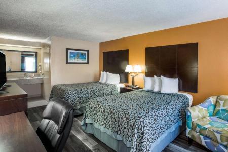 Days Inn by Wyndham Sarasota Bay - 23
