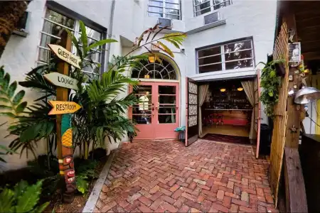 Freehand Miami - 29