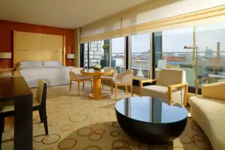 Sheraton Berlin Grand Esplanade - 11