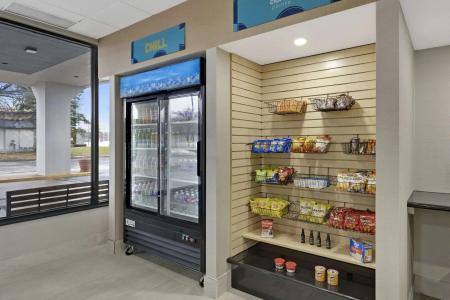 Clarion Pointe Near Erie Casino - 8