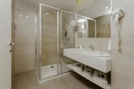 Romana Beach Apartments - 45