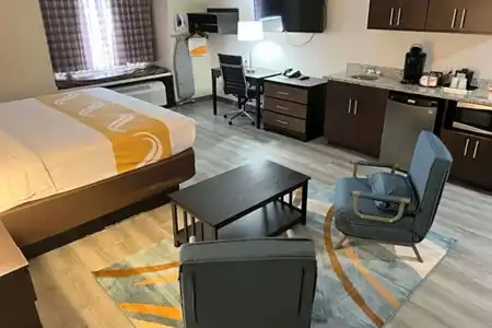 Quality Inn & Suites - 32