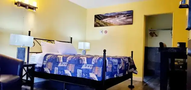The Port-O-Call Inn & Suites - 14