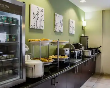Express Inn & Suites - 7