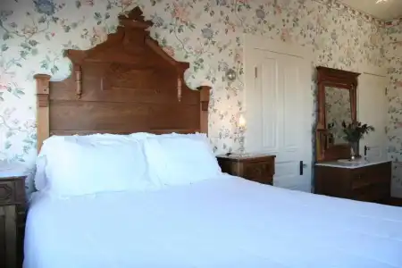 Martine Inn - 83