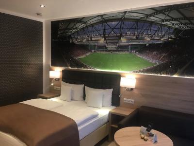 Hotel-Restaurant Barbarossahof - 77