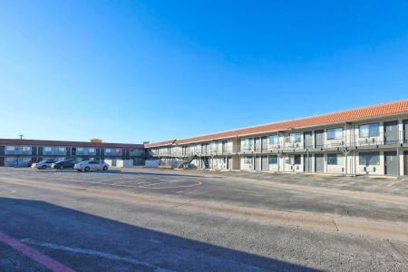 Super 7 Inn Dallas Near Duncanville - 47