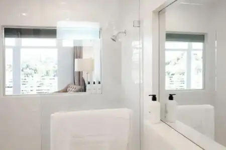 Hollywood Hills - 8